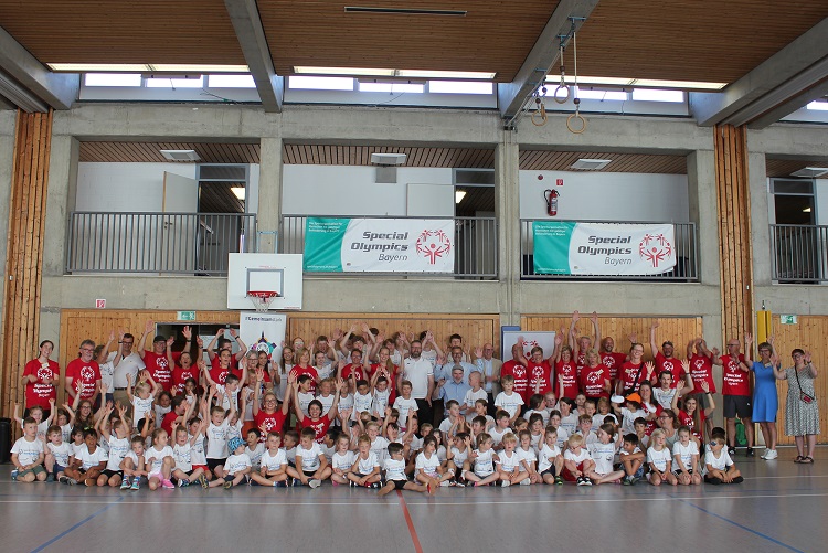 Young Athletes Sportsday in der Grundschule Schwanfeld: Kinder mit und ohne Behinderung machen gemeinsam Sport