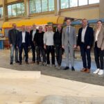 Viele Herausforderungen für den Mittelstand: Landrat Töpper zu Besuch bei der Zimmerei Poppenhausen