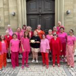 200 Euro für Jugendarbeit: Der Chor „Sing mit“ übergab eine Spende an Kirchengemeinde Albertshofen