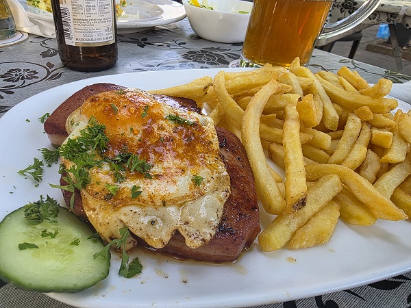 Essen wie Gott in Franken: Die Gaststätte in der Kleingartenanlage Alte Warte mit diversen Leckereien