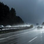 Regennasse Fahrbahn in Verbindung mit nicht angepasster Geschwindigkeit führte zu mehreren Unfällen