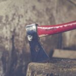 Weil er keine Werbeprospekte wollte, bedrohte ein Mann einen Postzusteller mit einer Axt