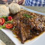 Fahr mal hin und kehr mal ein: Fleischküchli und Bratengerösteltes im Gasthaus Hirschkopf