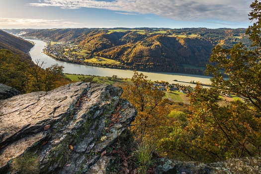 Bayerisch-österreichischer Schmugglerweg: Wandern zu Schluchten und grandiosen Ausblicken ins Donautal