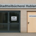 Spitze Zungen: Wenn Würzburg an einer Tür scheitert – 30 Tage Verzögerung für die Stadtteilbücherei Hubland