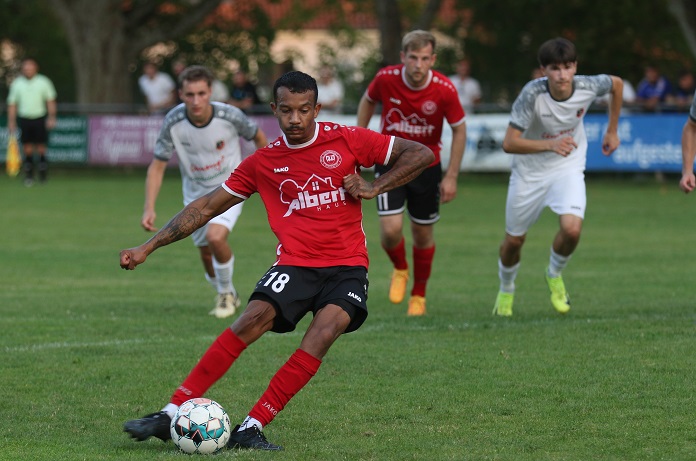 Die Rote Karte vor dem Goldenen Elfmetertor: Warum die FTS das Nachholspiel gegen Fuchsstadt gewann – FOTOS!