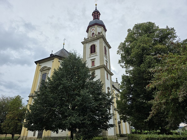 Fahr mal hin und schau´s mal an: Die Wallfahrtskirche Fährbrück mit dem Eventcenter Hubertushof