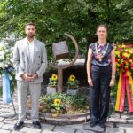 Erinnerung an einen der dunkelsten und schmerzhaftesten Momente: Kranz am Mahnmal für die von den Nationalsozialisten ermordeten Sinti und Roma