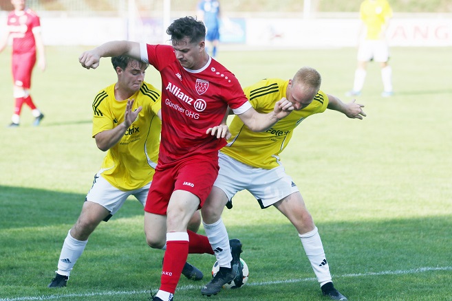 2:0 unter Flutlicht in Essleben: Gerolzhofen springt vorerst mal auf Tabellenplatz zwei