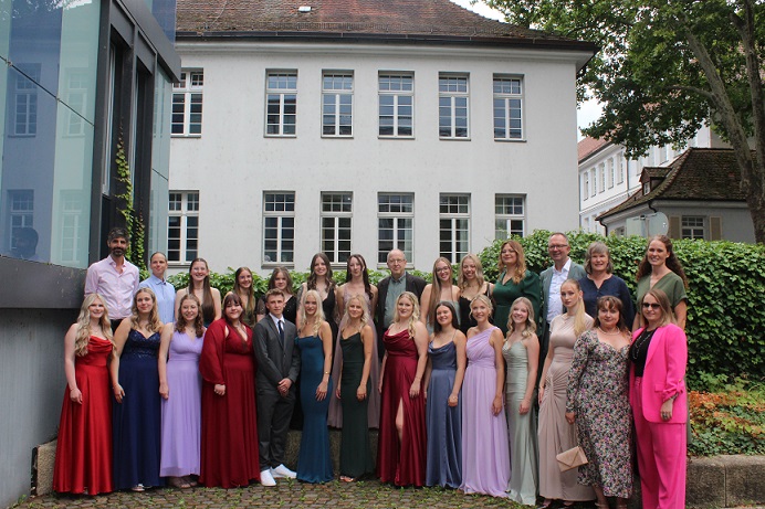 Staatspreise und Jobangebote im eigenen Haus : Erfolgreicher Abschluss der Pflegeausbildung am Krankenhaus St. Josef