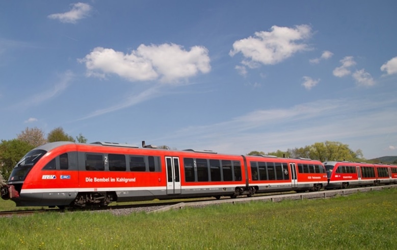 Keine Verletzten und hoffentlich auch kein Bierverlust: Kahlgrundbahn stößt mit einem mit Getränken beladenen Lkw zusammen