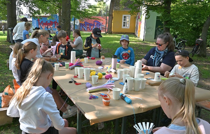 Im Schweinfurter Mainbogen zu Kreativem animiert: Sechs Teams offerierten 150 Kids unterschiedlichste Gestaltungsangebote