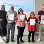 Kriminalpolizeiliche Beratungsstelle Schweinfurt klärt Menschen mit Behinderung in der Werkstatt Hohenroth über das Thema Internetkriminalität auf