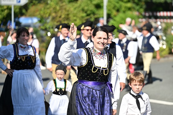 Traumwetter beim Laurenzi-Festzug: Rund 800 Teilnehmende zogen durch die Marktheidenfelder Innenstadt