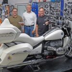 Geschraubt, gepimpt, gesegnet: Das Papst-Motorrad für den guten Zweck