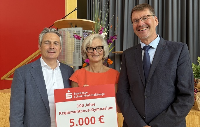 Regiomontanus-Gymnasium Haßfurt feiert 100-jähriges Bestehen: Sparkasse spendet 5000 Euro für neues Kreativzentrum