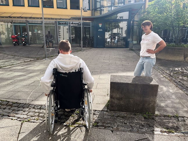 „Hey Alter! Was geht?“: Junge Menschen begegnen bei einer Mitmachveranstaltung im Landratsamt dem Alter mit Offenheit und Neugier