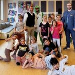 Ferienprogramm mit dem Musikverein und mit Siegfried, dem Saxofrosch