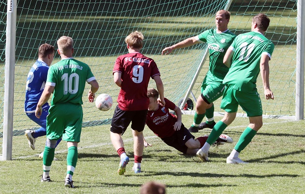 Aufstiegsanwärter siegen auswärts bei Kreisliga-Neulingen, Teil 1: An sich hätte Schwebheim gewinnen müssen… – VIELE FOTOS!