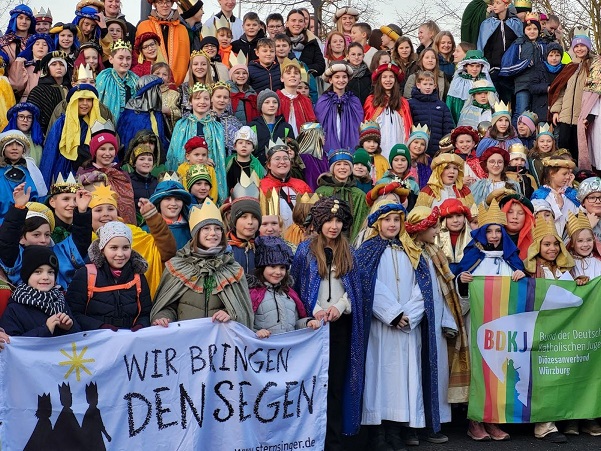 Sternsinger sammeln 1,5 Millionen Euro und haben bei der Aktion Dreikönigssingen 2025 im Bistum Würzburg das Vorjahresergebnis übertroffen
