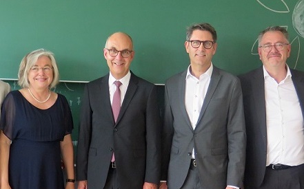 Leiterin des Schulzentrums für Gesundheitsberufe verabschiedet; Christine Hildebrandt geht in den Ruhestand