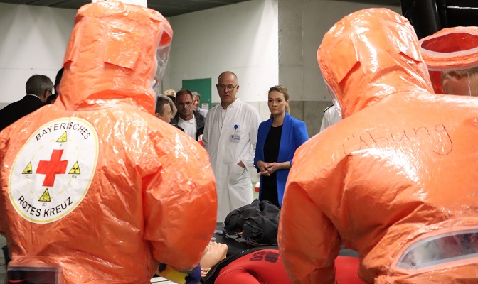 Katastrophenschutz, Zivilschutz und Telemedizin: Gesundheitsministerin Judith Gerlach besucht Uniklinik Würzburg