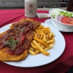 Fahr mal hin und kehr mal ein: Fränkische Kupferbiere zu Schnitzeln im Garten des Braustüberls in Waltershausen