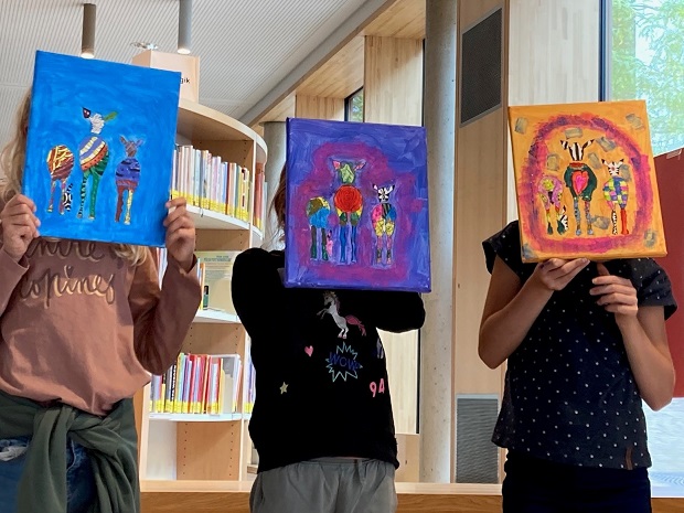 Alles Zebra oder was? Kinder verwandeln die Stadtbibliothek Marktheidenfeld in ein buntes Atelier