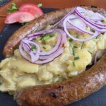 Essen wie Gott in Franken: Der Biergarten Zehntgraf in Wipfeld mit Leberkäs´ und Bratwürsten