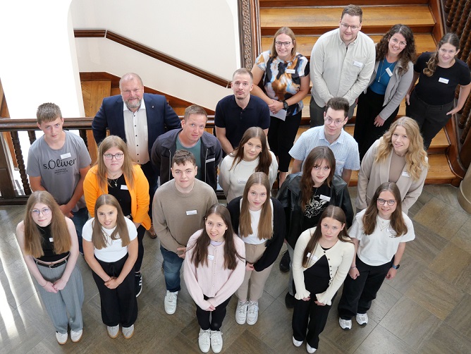 Neue Köpfe, neue Ideen: 17 Nachwuchskräfte verstärken das Team am Landratsamt Würzburg