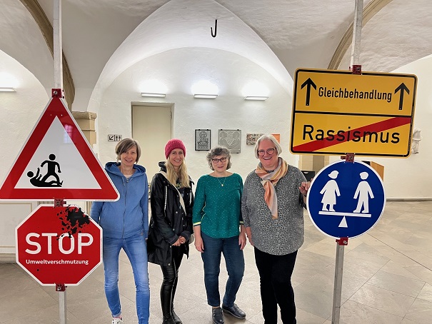 Die Demokratie im Fokus: Neue Ausstellung in der Kitzinger Rathaushalle