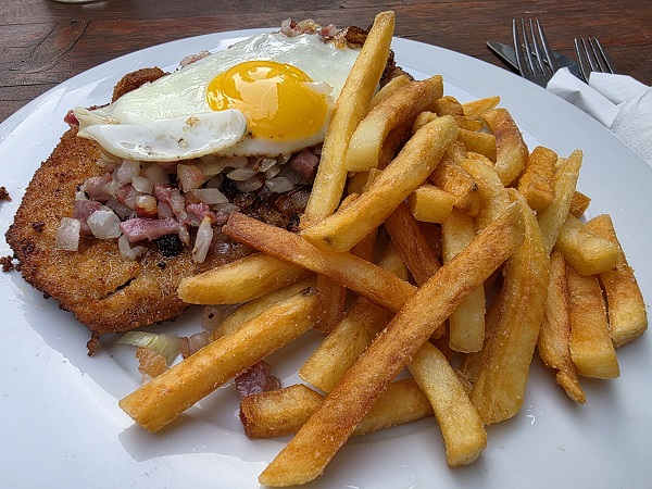 Fahr mal hin und kehr mal ein: Bauernschnitzel und Schaschlik zu guten Wolf-Bieren in Rüdenhausen