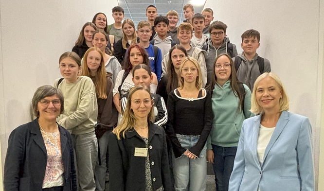 Mit Äpfeln und Joghurt für das Leben lernen: 8. Klassen der Dr.-Auguste-Kirchner-Realschule in Haßfurt tauchen in die Welt der Lebensmittel und Ernährung ein