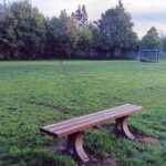 Kinderrat bringt Bewegung ins Gemeindeleben: Neue Bänke für den Gochsheimer Bolzplatz