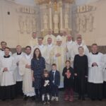 „Macht, was anderen wirklich dient“: Weihbischof Paul Reder weiht im Kiliansdom drei Männer zu Diakonen