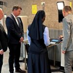 Innenstaatssekretär Sandro Kirchner informiert sich: Die Digitalisierung im Ausländerwesen schreitet weiter voran