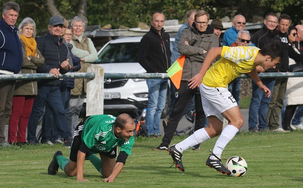 Die Kreisligen am Samstag: Der Ex-Erste verliert, der Tabellenführer fast – und das Schlusslicht gewinnt