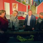 „Sie bereichern das Leben vieler Menschen“: Landkreis lädt Inhaber der Ehrenamtskarte ins Theater Schloss Maßbach ein