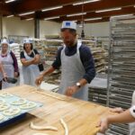 Mit Menschen ins Gespräch kommen: ZdK-Generalsekretär Marc Frings fährt mit dem Rad durch das Bistum