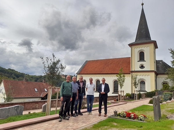 Erfolgreiche Umgestaltung und Erweiterung um 20 Urnenerdgräber: Der Friedhof in Zimmern ist fertiggestellt