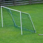 Wo rohe Käfte sinnlos walten: Unbekannte zerstören Fußballtore an zwei Schulen