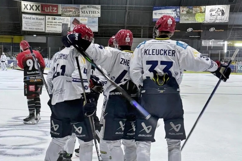 Derbysieg mit Tor-Feuerwerk: Die Mighty Dogs gewinnen 12:2 in Haßfurt