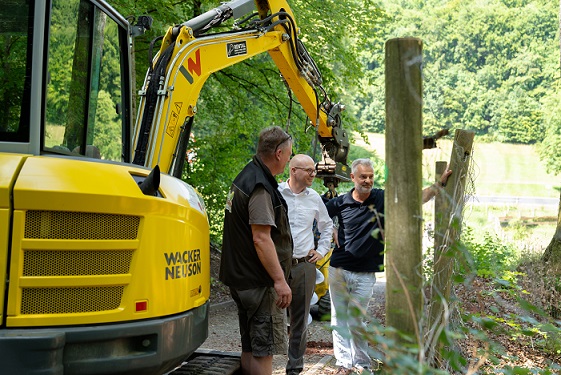 Viele Holzpfosten sind morsch: Der neue Außenzaun für den Wildpark Klaushof kostet 184.000 Euro