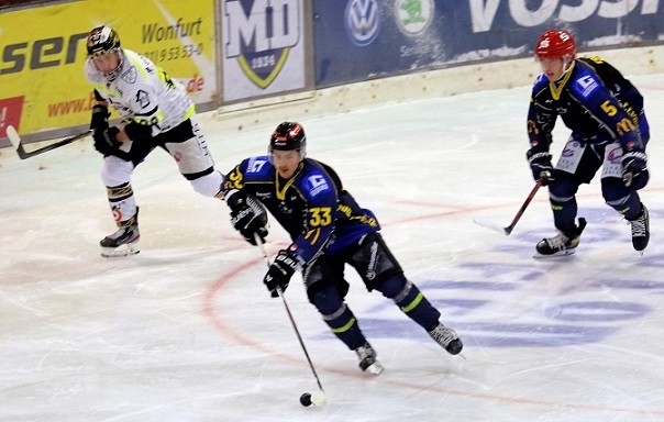 Was für ein verrücktes zweites Drittel!: Die Mighty Dogs bleiben nach einem 8:7-Sieg Tabellenführer