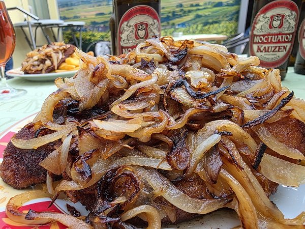 Fahr mal hin und kehr mal ein: Zwiebelschnitzel mit dicken Pommes zum Noctuator