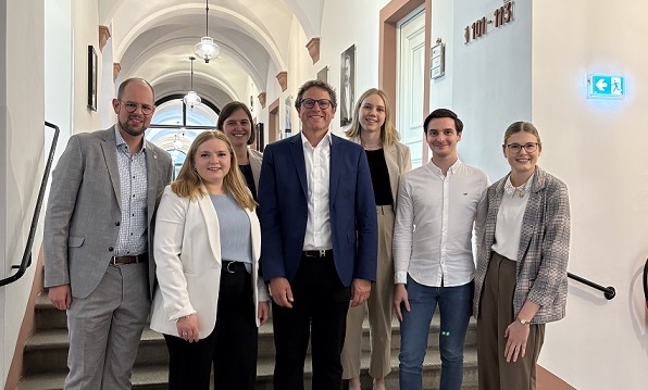 Herausforderungen und Zukunftschancen: Würzburger Wirtschaftsjunioren im Gespräch mit Oberbürgermeister Martin Heilig