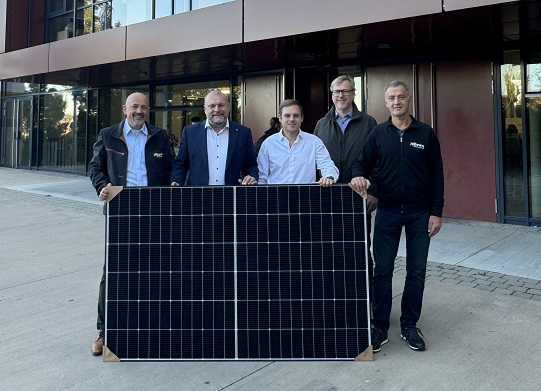 Mit Sonnenkraft zu mehr Nachhaltigkeit: Neue Photovoltaikanlage für die Realschule Ochsenfurt deckt ein Viertel des jährlichen Strombedarfs