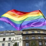 Kriminalitätsgeschehen in Würzburg mit Rollern, Rucksack, Rad und einer Regenbogenflagge