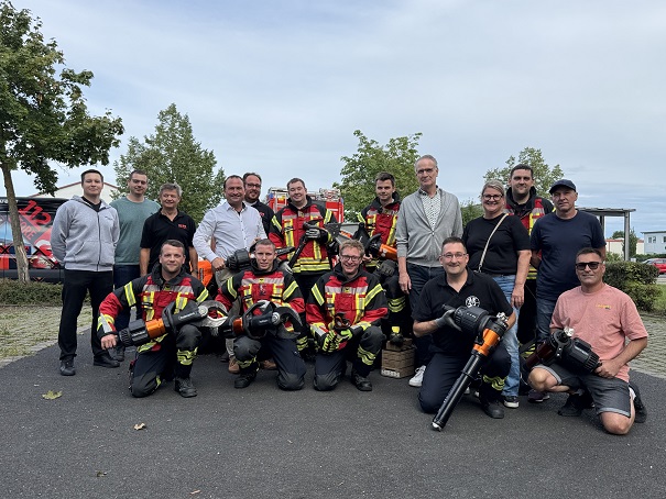 Vorführung überzeugt den Gemeinderat: Die Feuerwehr Grafenrheinfeld bekommt einen neuen Rettungssatz