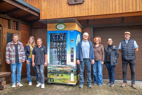 Am Thüringer Rhönhaus gibt es den Rhöner Biosphären-Premium-Schinken nun rund um die Uhr aus dem Automaten
